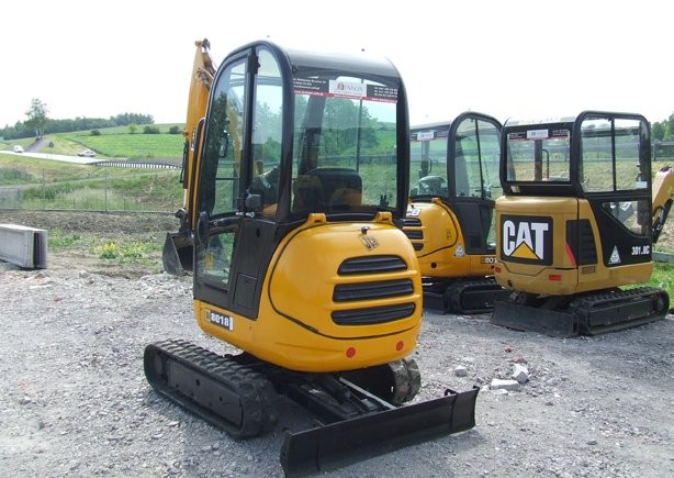 JCB 8018 z roku 2010 — zdjęcie 2