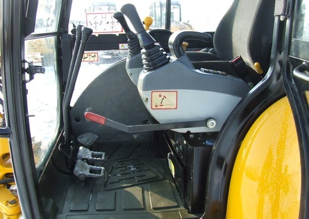 JCB 8032 ZTS - 2006 r. — zdjęcie 4