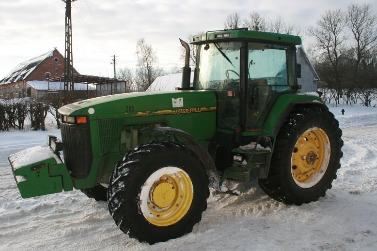 CIĄGNIK JOHN DEERE 8200 — zdjęcie 1