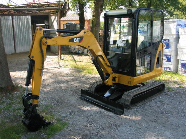 Sprzedam koparki CAT 3018 C z 2007 i 2008 roku — zdjęcie 3