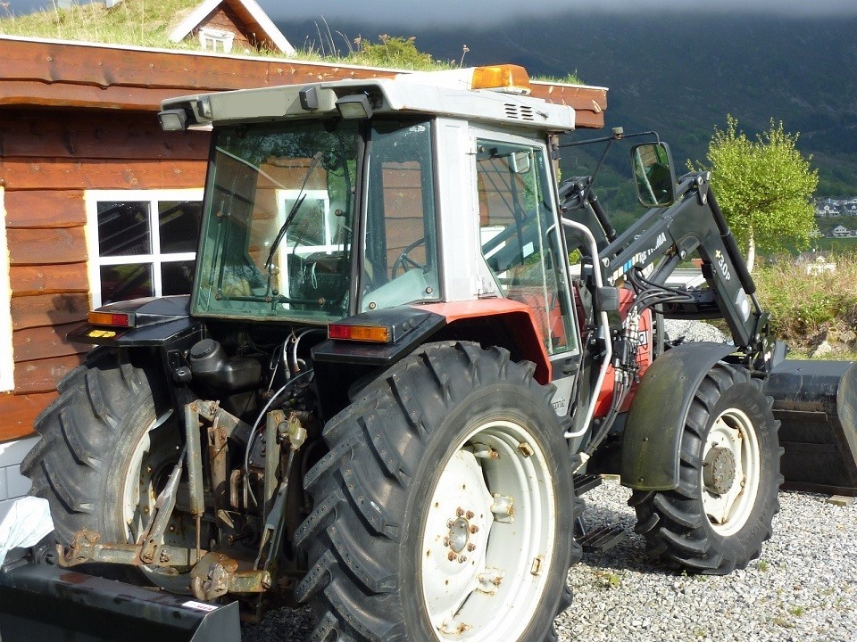 Massey Ferguson 380D — zdjęcie 3