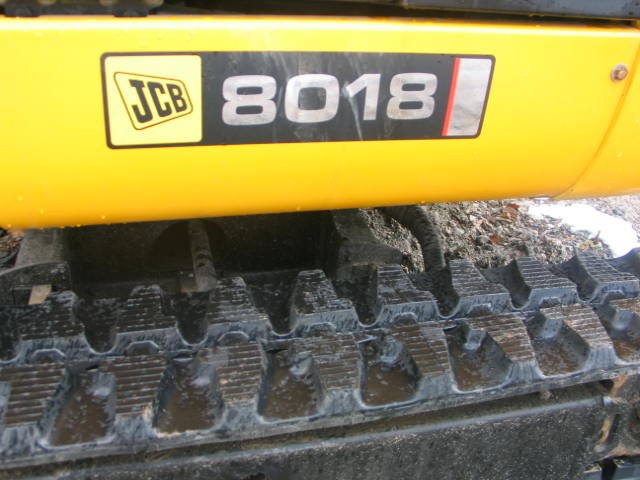 JCB 801.8 z 2011 roku — zdjęcie 6