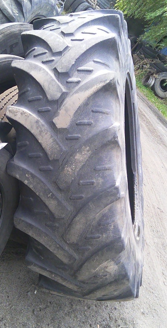 (G1069) Opona 20.8 R38 Kleber Super 8 — zdjęcie 1