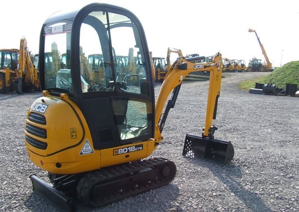 Mini koparka gąsienicowa JCB 8018 CTS z roku 2011 — zdjęcie 2