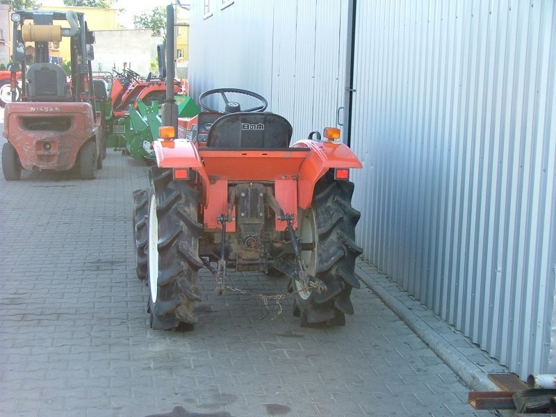 Mini traktorek Hinomoto E1804, 18KM, 4x4 — zdjęcie 2