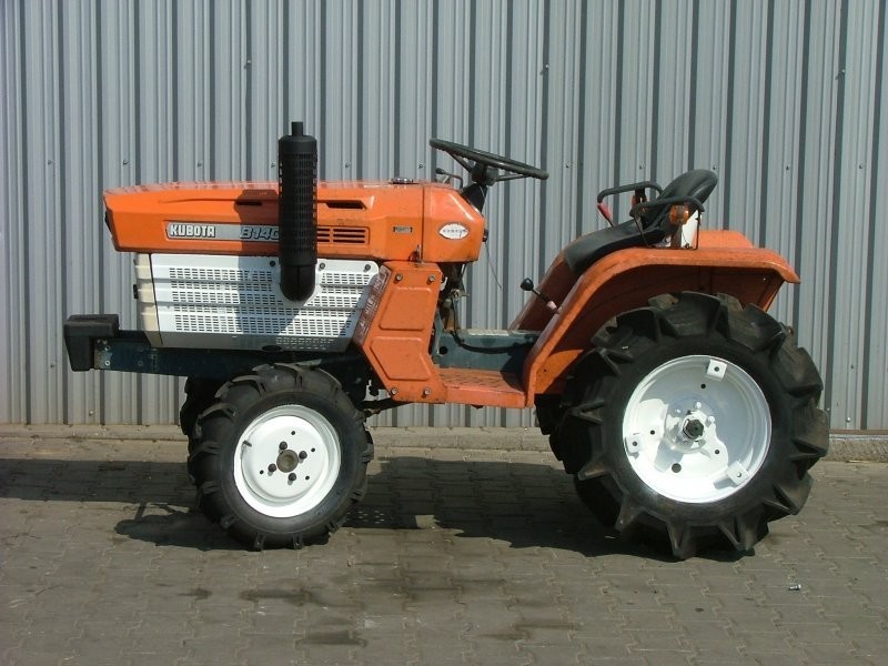 Mini traktorek Kubota B1400, 4x4, 14KM — zdjęcie 2