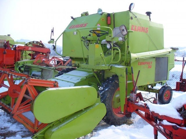 Kombajn zbożowy Claas Compact 30 — zdjęcie 1