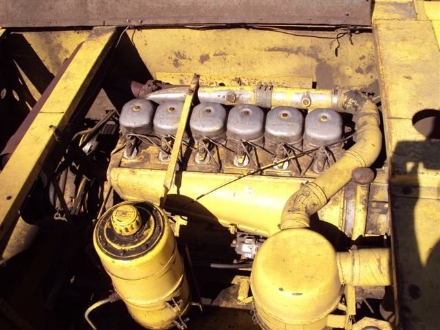 Kombajn zbożowy New Holland 1540 — zdjęcie 1