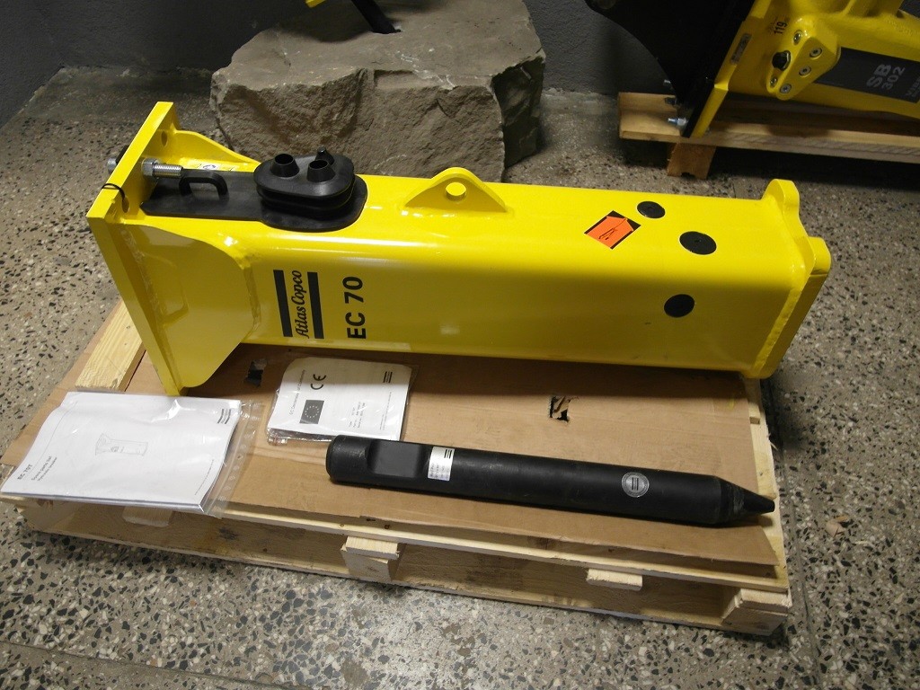Młot hydrauliczny do koparko-ładowarki JCB 3CX 4CX Volvo BL71 WB97  — zdjęcie 2