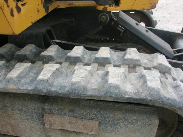 CAT 3025 z 2010 roku - mini koparka — zdjęcie 6