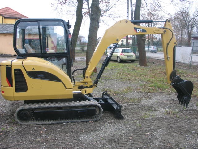 koparkikrakow.pl - CAT 3025C z 2006 roku — zdjęcie 5