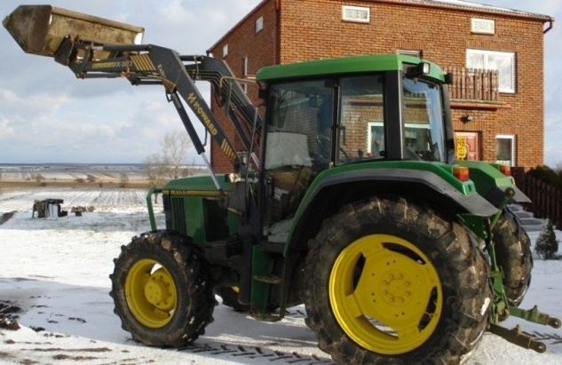 JOHN DEERE 6100 + ładowacz Howard z łyżką