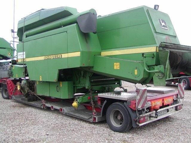 John Deere 2258 rok 2001 — zdjęcie 3