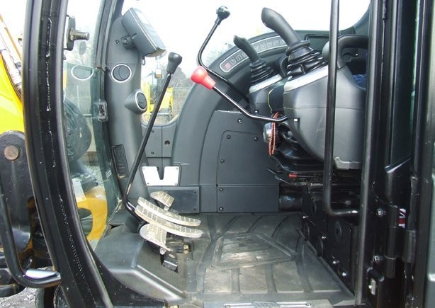 Midikoparka gąsienicowa JCB 8085 ZTS z roku 2010.. — zdjęcie 4
