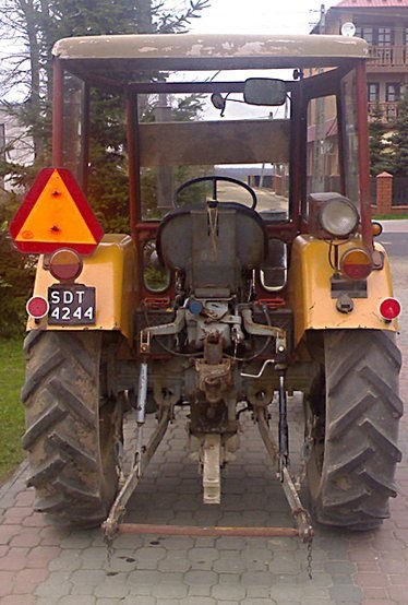 CIĄGNIK C 330 — zdjęcie 2