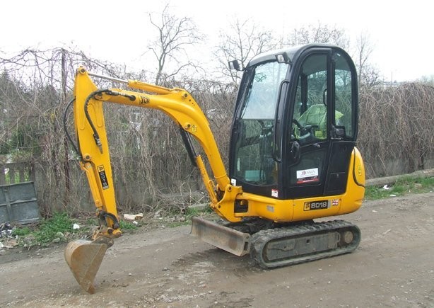 JCB 8018