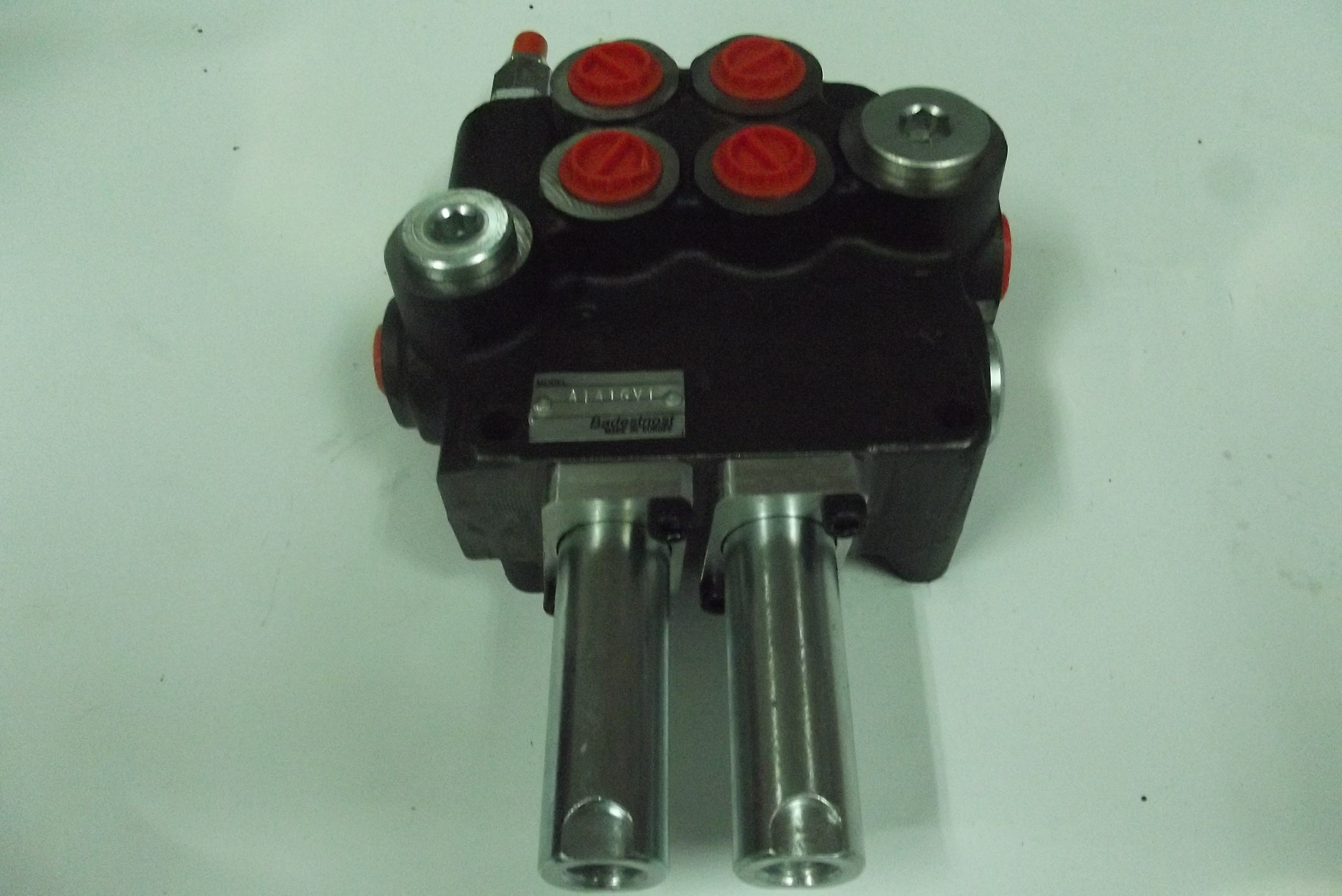Rozdzielacz 2 sekcje pod joystick 80L — zdjęcie 2