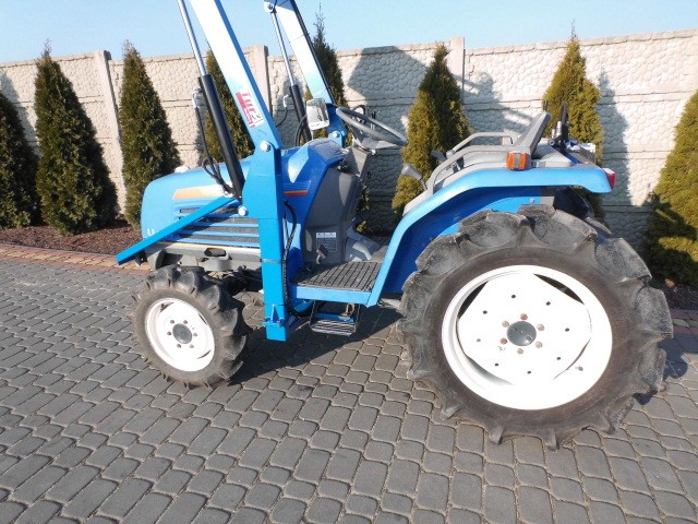 Iseki Sial 21 4x4 wspomaganie kierownicy ładowacz czołowy TUR  — zdjęcie 3