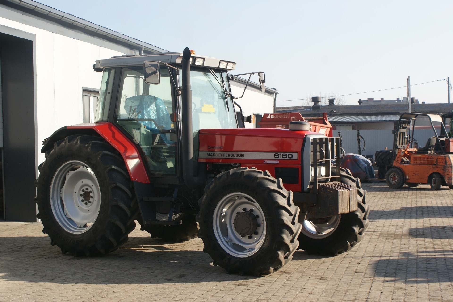 Ciągniki rolnicze, Massey Ferguson 6180 Renault Case Valtra John Deere — zdjęcie 7