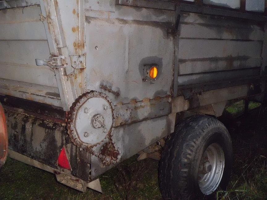 Sprzedam rozrzutnik 4.5t — zdjęcie 2