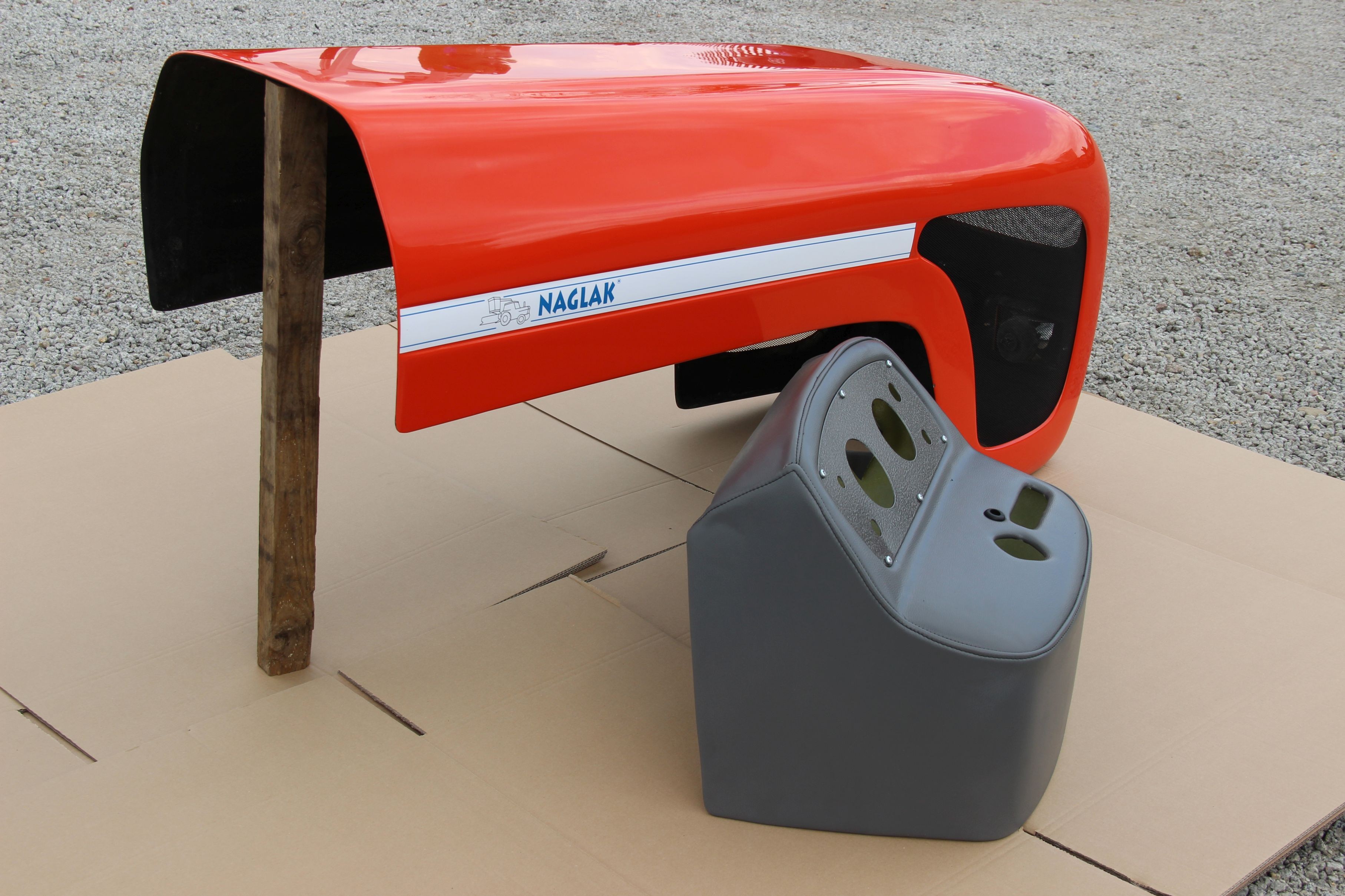 Maska z pulpitem Ursus maski tworzywo C360 C-360 Naglak model MN1 — zdjęcie 4