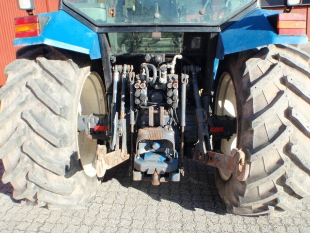 Ciągnik TURBO Ford 46O4 — zdjęcie 3