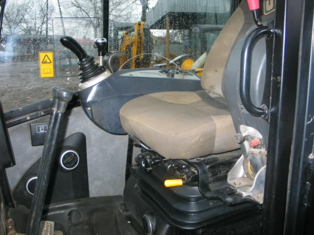 JCB 8065 RTS z 2010 roku — zdjęcie 6