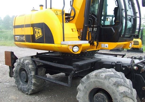 Koparka kołowa JCB JS 130W z roku 2009.. — zdjęcie 3