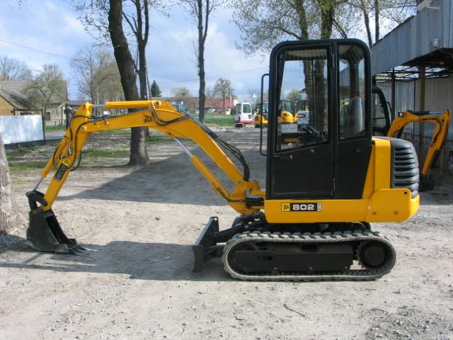 Koparka JCB 802 1999 - super stan, 3 łyżki — zdjęcie 1