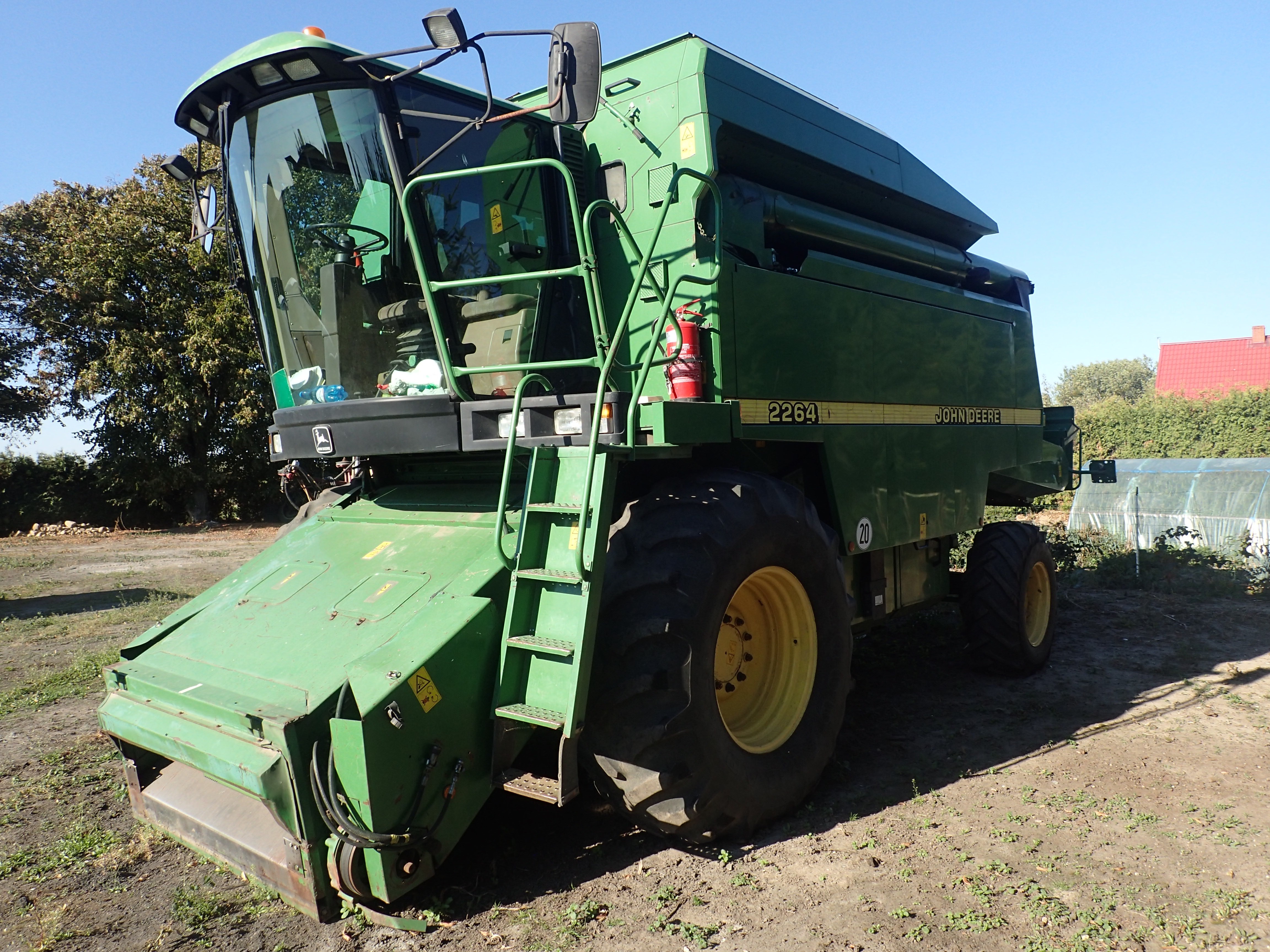 Kombajn zbozowy John Deere 2264  — zdjęcie 1