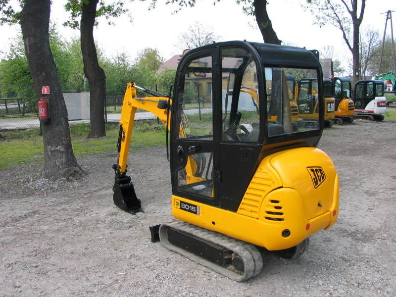 JCB 8015 z 2002 roku - mini koparka gąsienicowa — zdjęcie 2