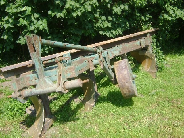 Pług zagonowy cztero skibowy