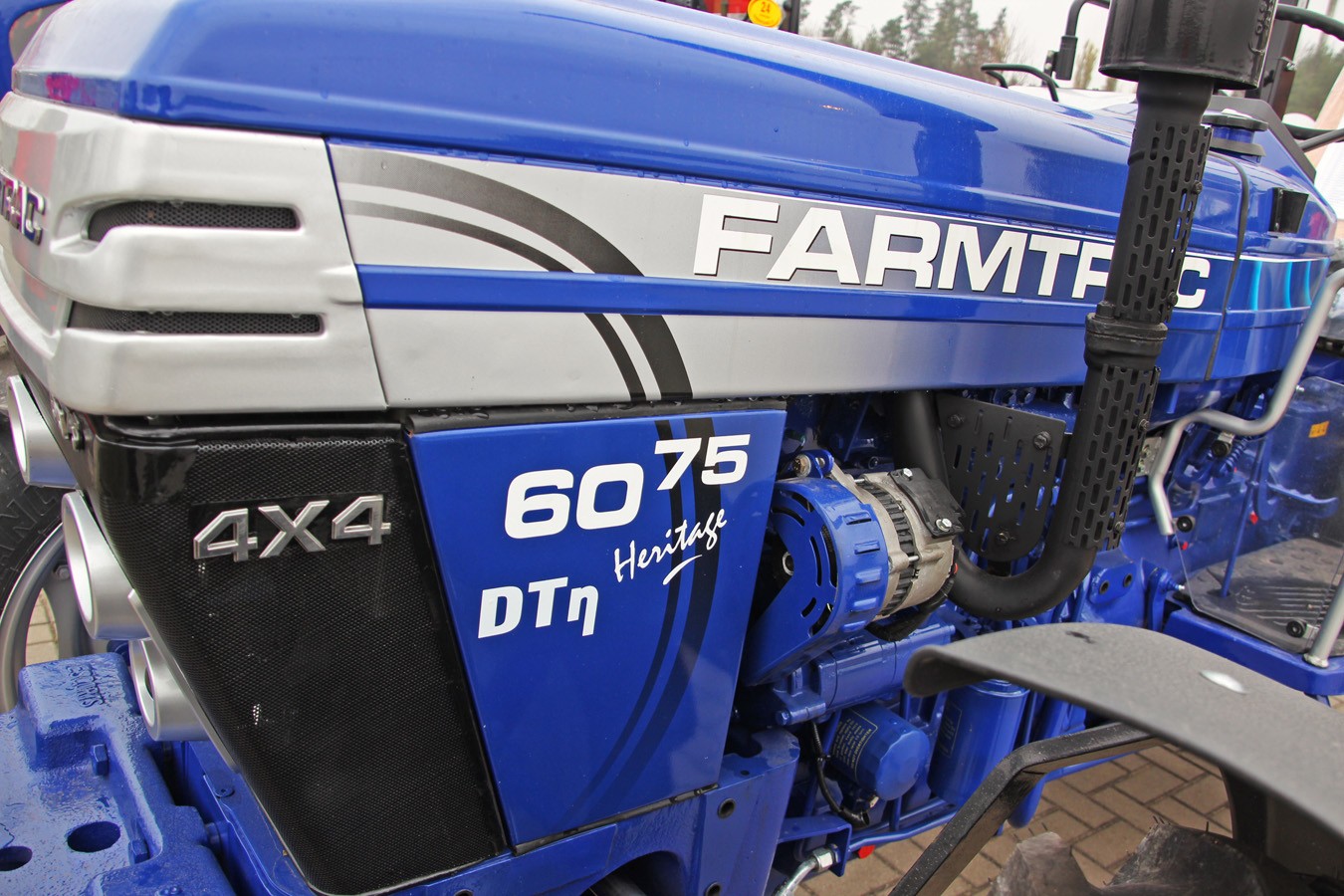 Ciągnik Farmtrac 6075 DT Rops Heritage — zdjęcie 1