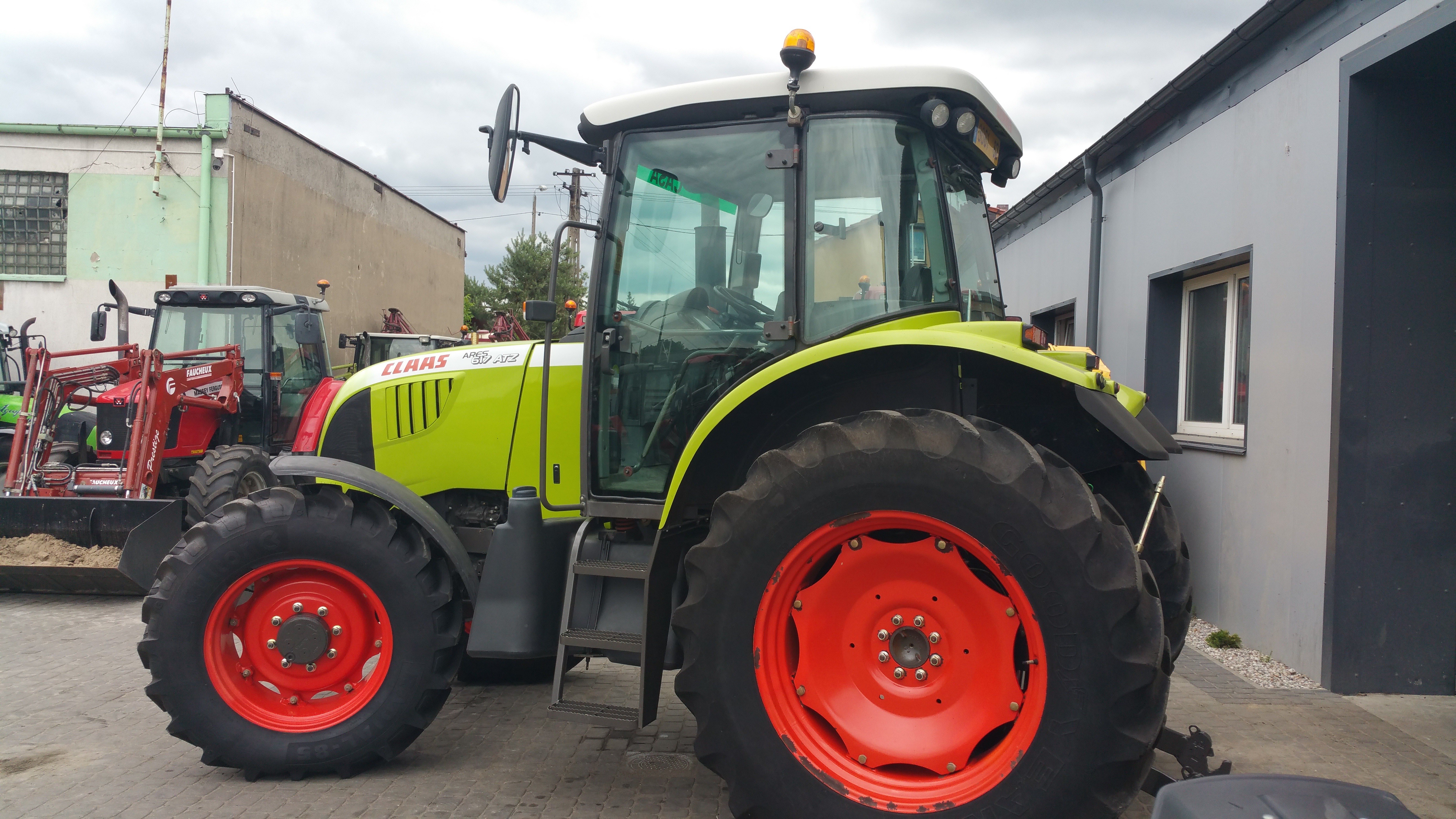 Claas ARES 617 ATZ Ciągnik rolniczy — zdjęcie 4