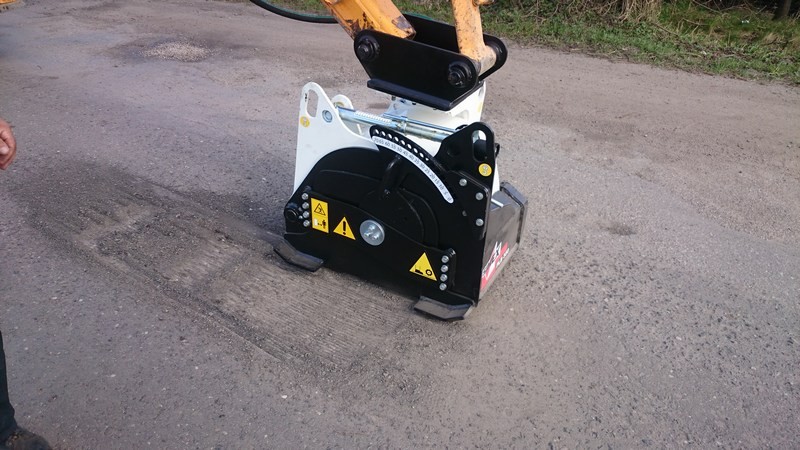 Frezarka do asfaltu do koparko-ładowarki CAT JCB KOMATSU VOLVO CASE — zdjęcie 4