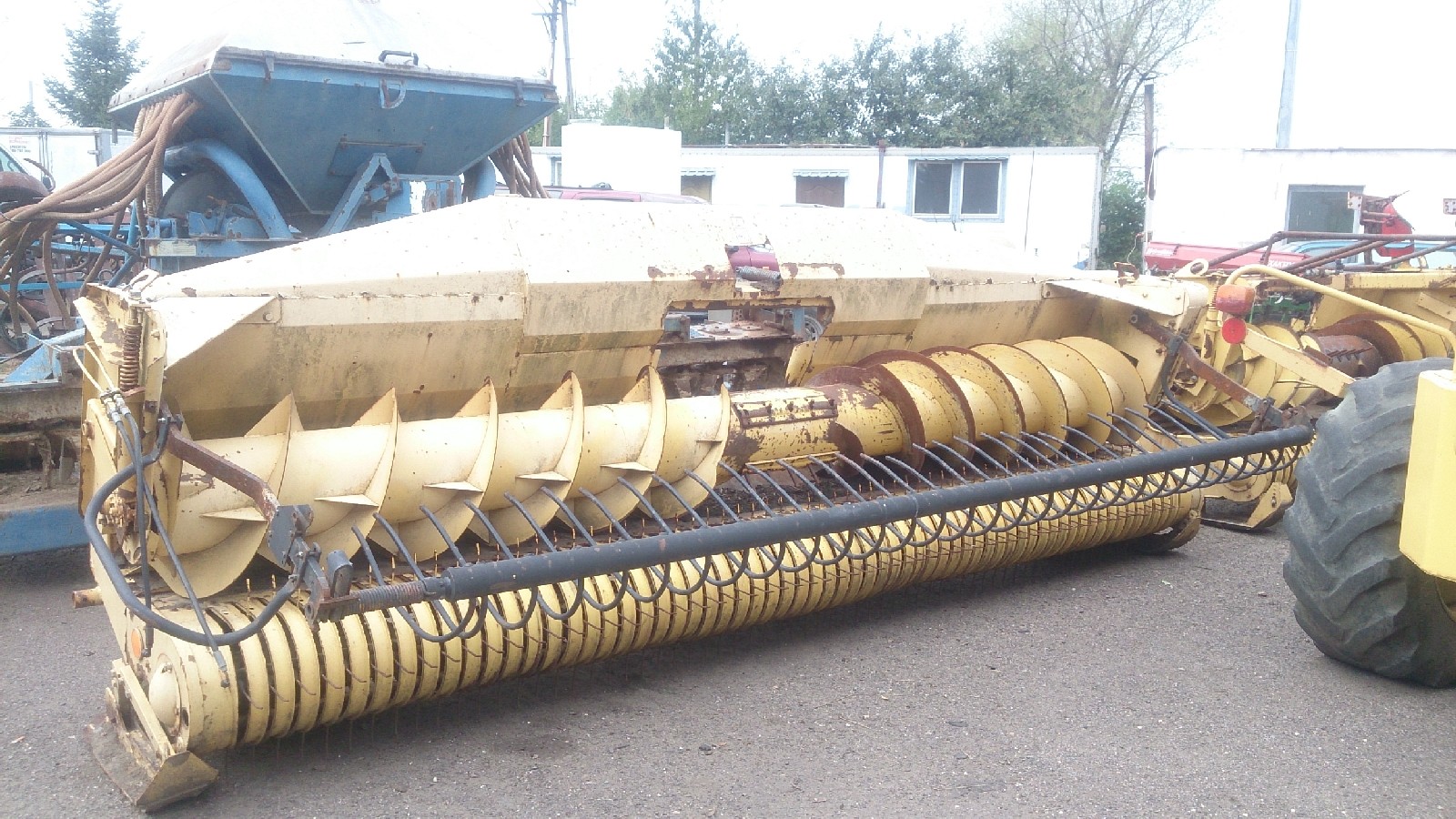 Sieczkarnia New Holland FX 375 — zdjęcie 6