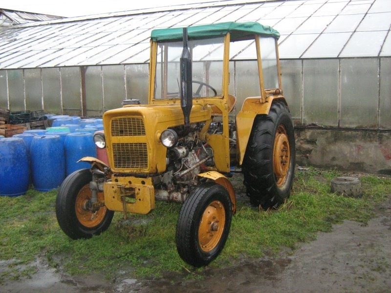 URSUS C330 1978r (z kabiną) — zdjęcie 2