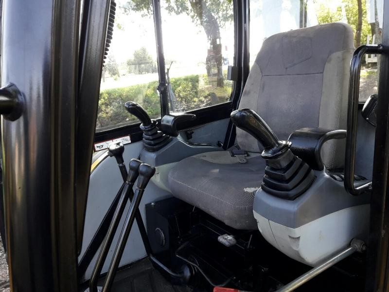 Sprzedam JCB 802 z 2004 roku — zdjęcie 6