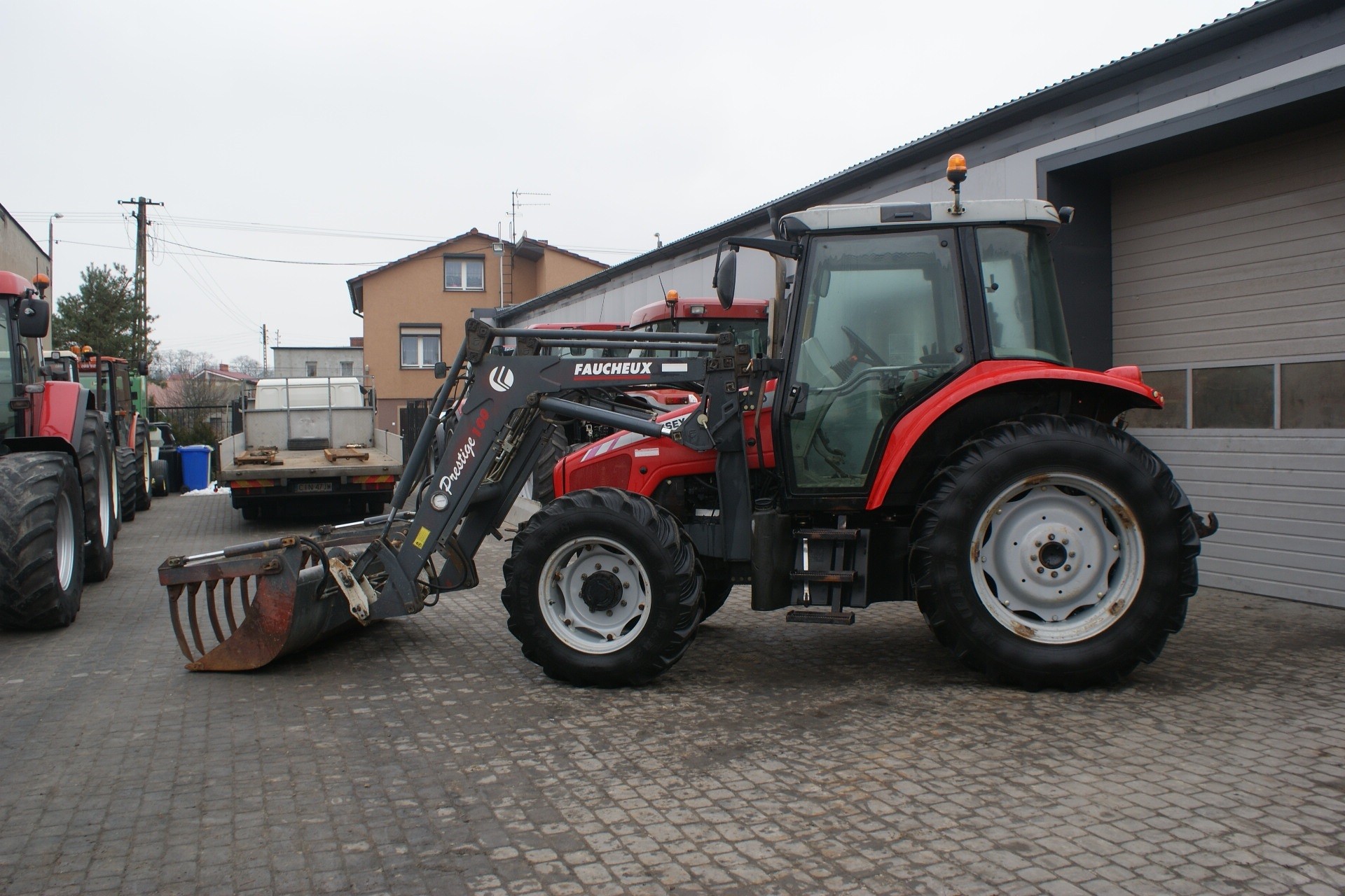 Ciągniki rolnicze MASSEY FERGUSON 5455+ŁADOWACZ FAUCHEUX Renault  — zdjęcie 3