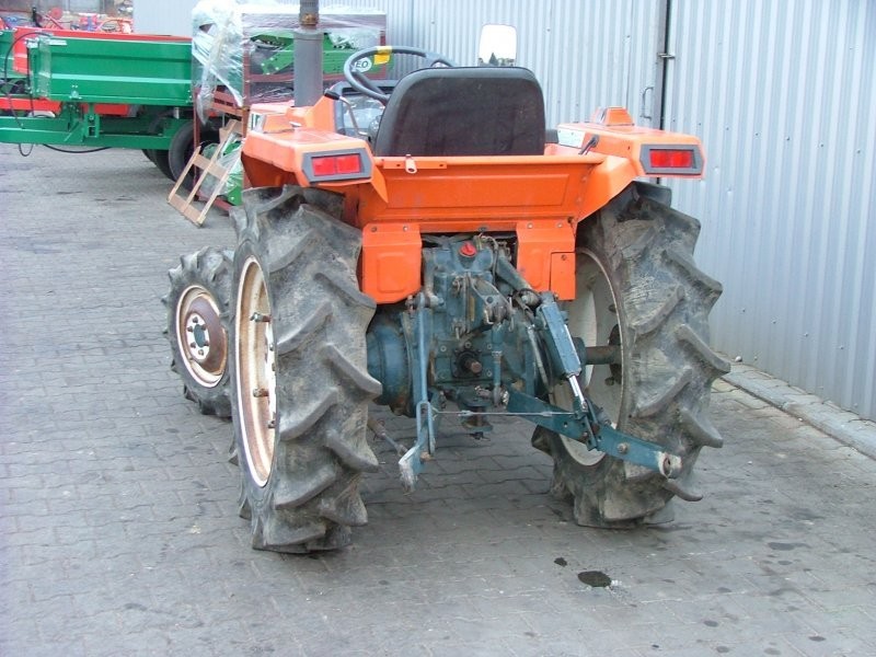 Mini traktorek Kubota L1-22 — zdjęcie 3