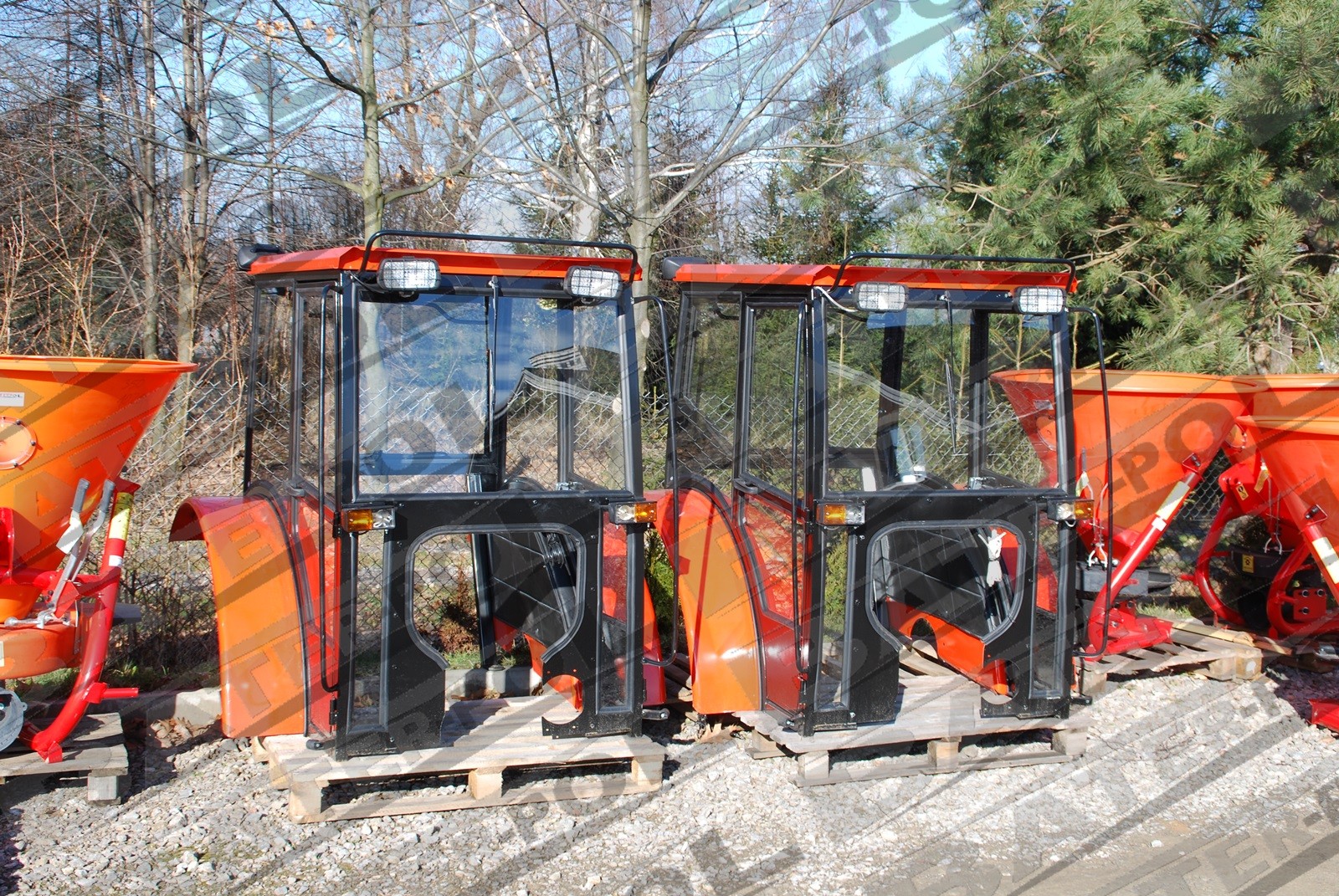 Kabina sadownicza wąska  Ursus C-360 dostępne od ręki! — zdjęcie 3