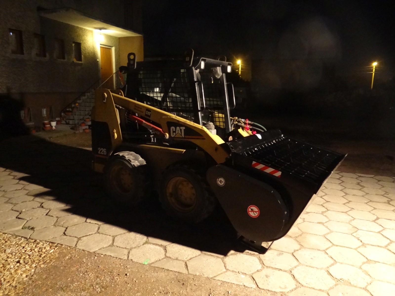Mieszalnik ( łyżka ) do betonu do mini ładowarki BOBCAT, CAT, GEHL — zdjęcie 4