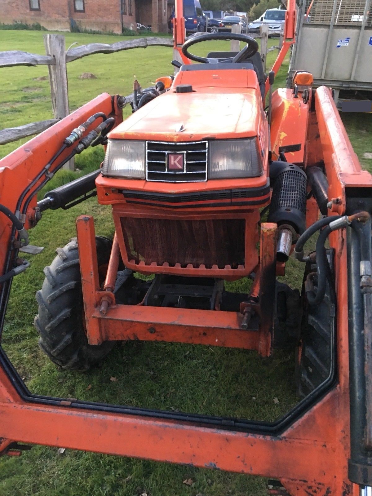 Ciągnik Kubota B50 HST 17 - stan bardzo dobry — zdjęcie 3