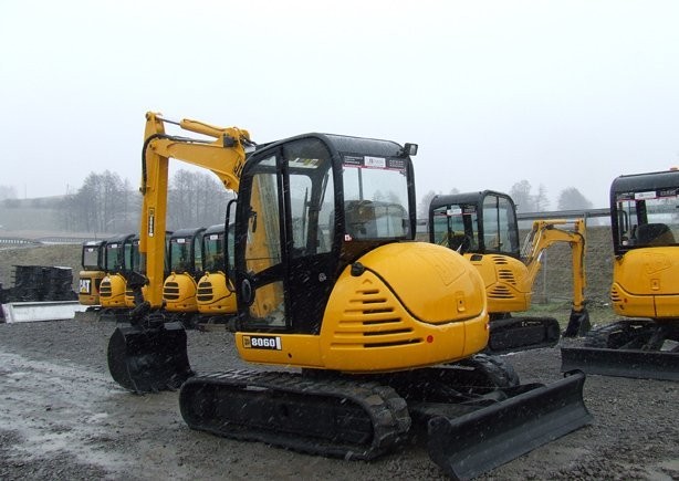 Midikoparka gąsienicowa JCB 8060 z roku 2006. — zdjęcie 1