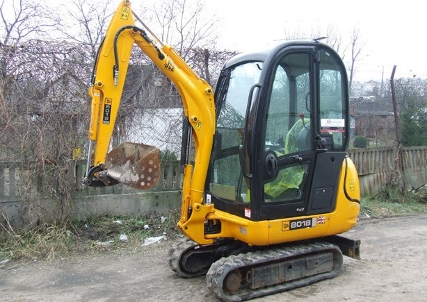 JCB 8018