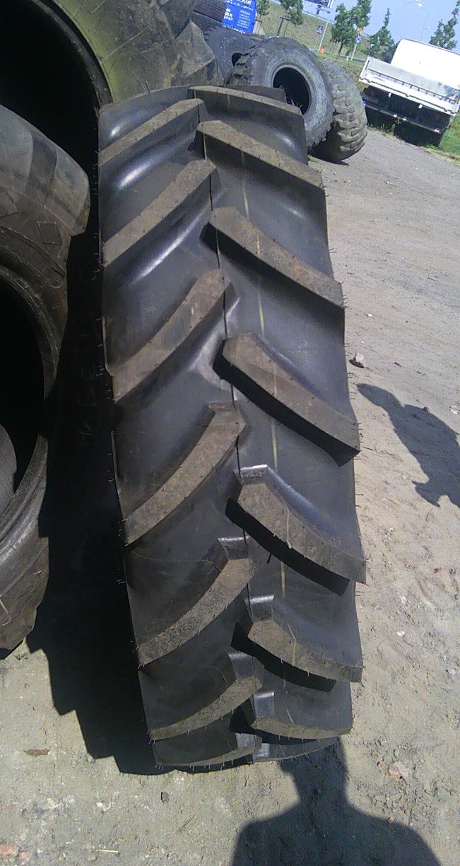 (G1061) Opona 14.9 R28 Mitas  — zdjęcie 1