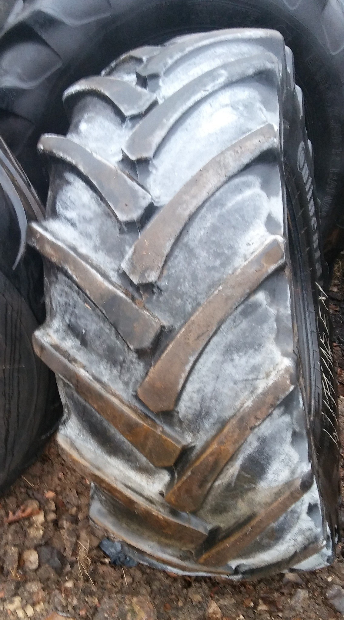 (G1237) Opona 500/70 R24 Continental AC70G  — zdjęcie 1