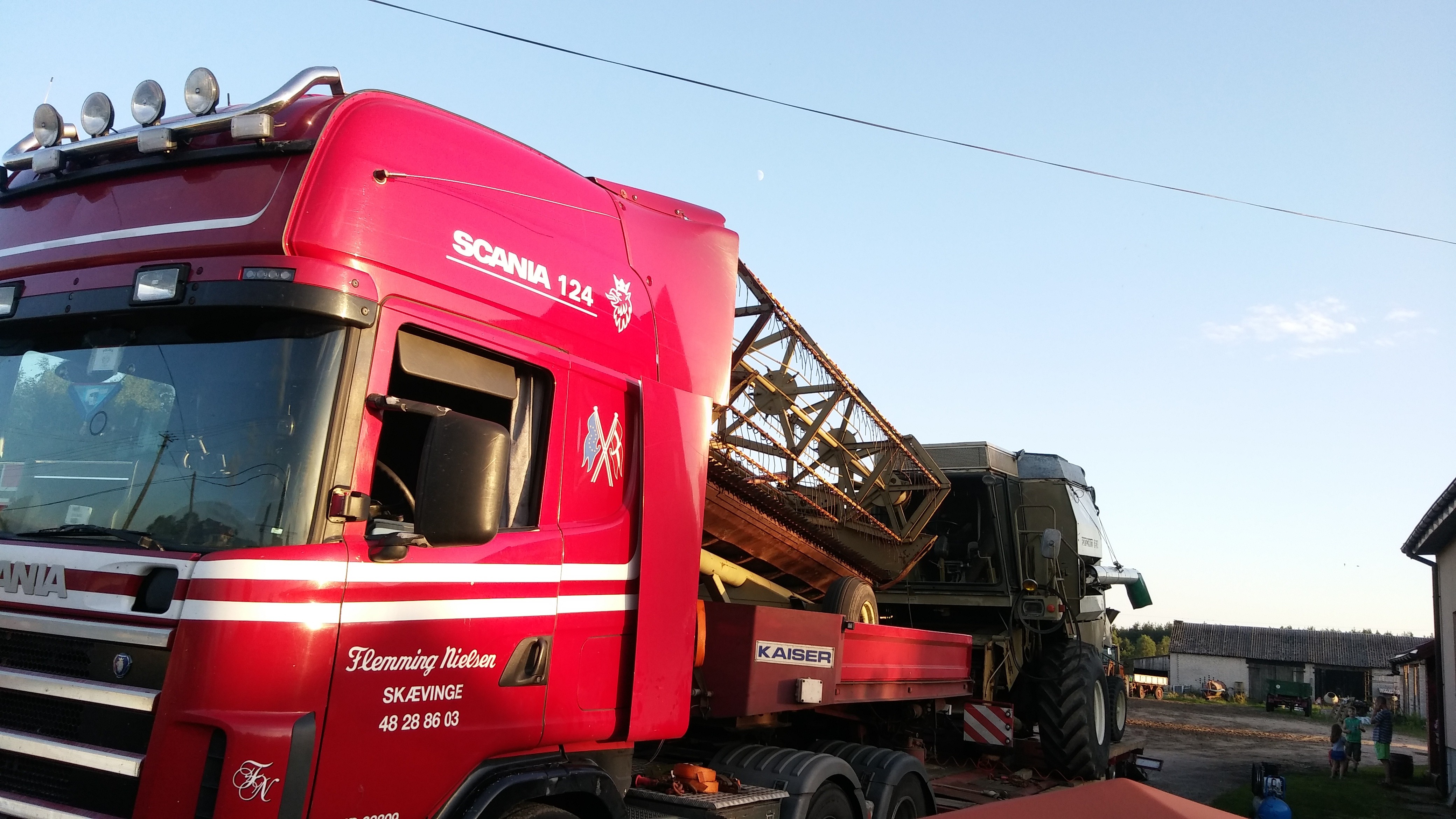 Transport kombajnów sieczkarni maszyn Claas Fent MF Holland Bizon — zdjęcie 7