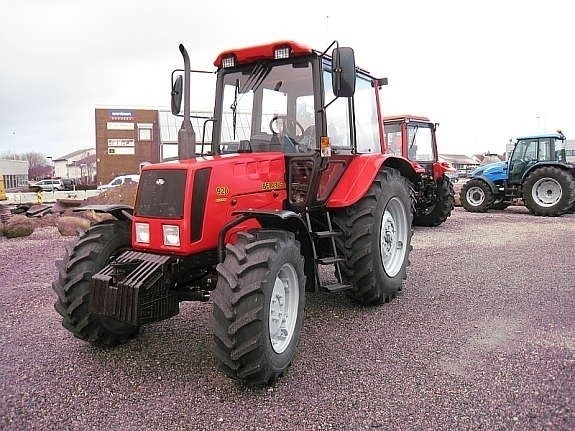 Belarus - 9 2 0 Ciągnik  — zdjęcie 1