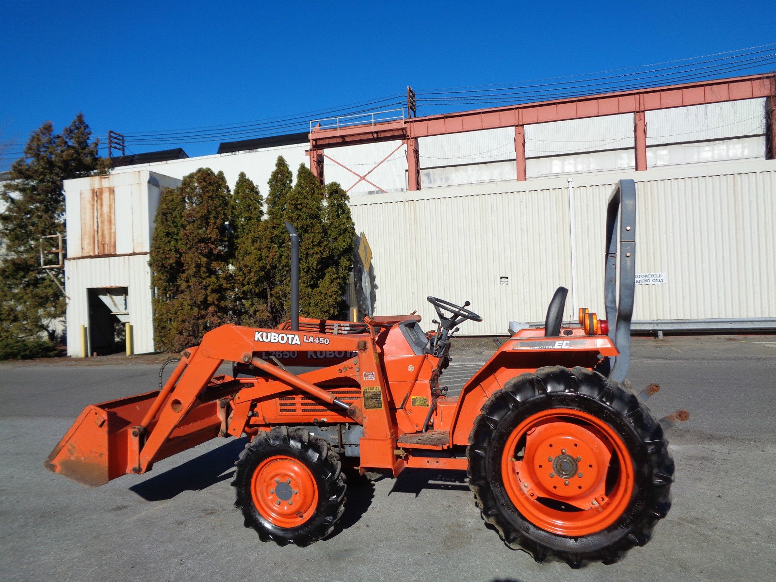 Ciągnik Kubota L2650 + ładowacz czołowy — zdjęcie 1